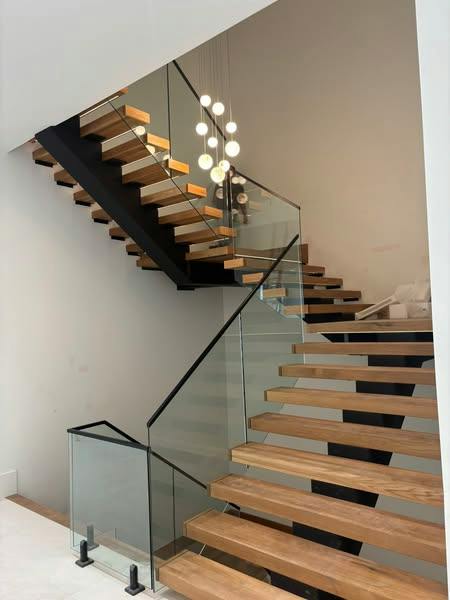 Staircase with clear glass railing panels