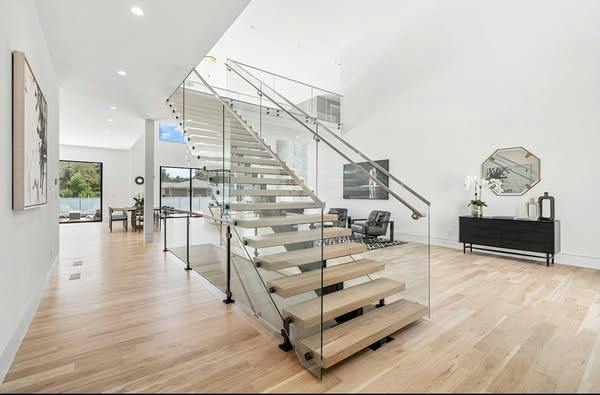 Staircase with clear glass railing panels