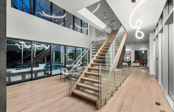 Staircase with clear glass railing panels